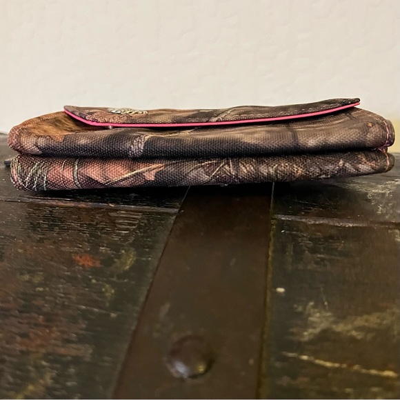 NWOT Webers Camoleather Mossy Oak/pink womens wallet. - Picture 6 of 9